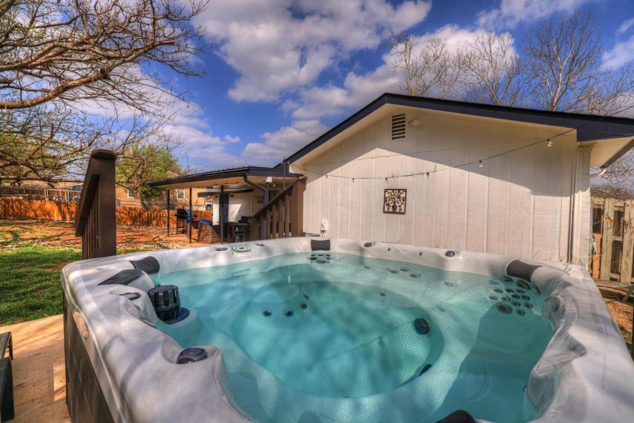 Bayer Guest Haus-Hot Tub And Fire Pit Villa Fredericksburg Exterior photo